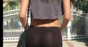 sex lan anh 2006 Kẻ Lừa đảo ôm phim sex bú lon cô gái trong xe và ném trên đường phố.